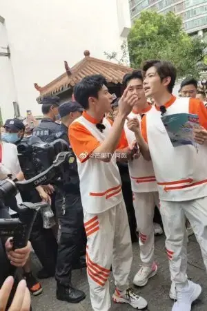 Anh Trai Tràn Đầy Sức Sống Anh Trai Tràn Đầy Sức Sống